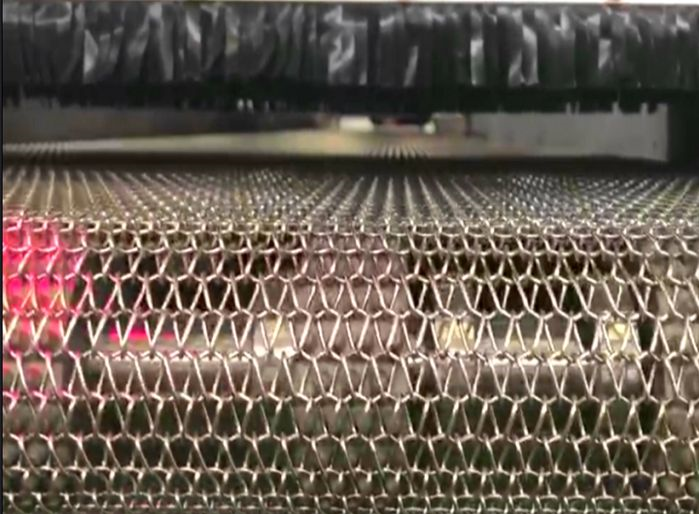 設備使用中的不銹鋼網(wǎng)帶