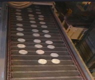 金屬輸送帶在鏡片行業(yè)的使用過(guò)程