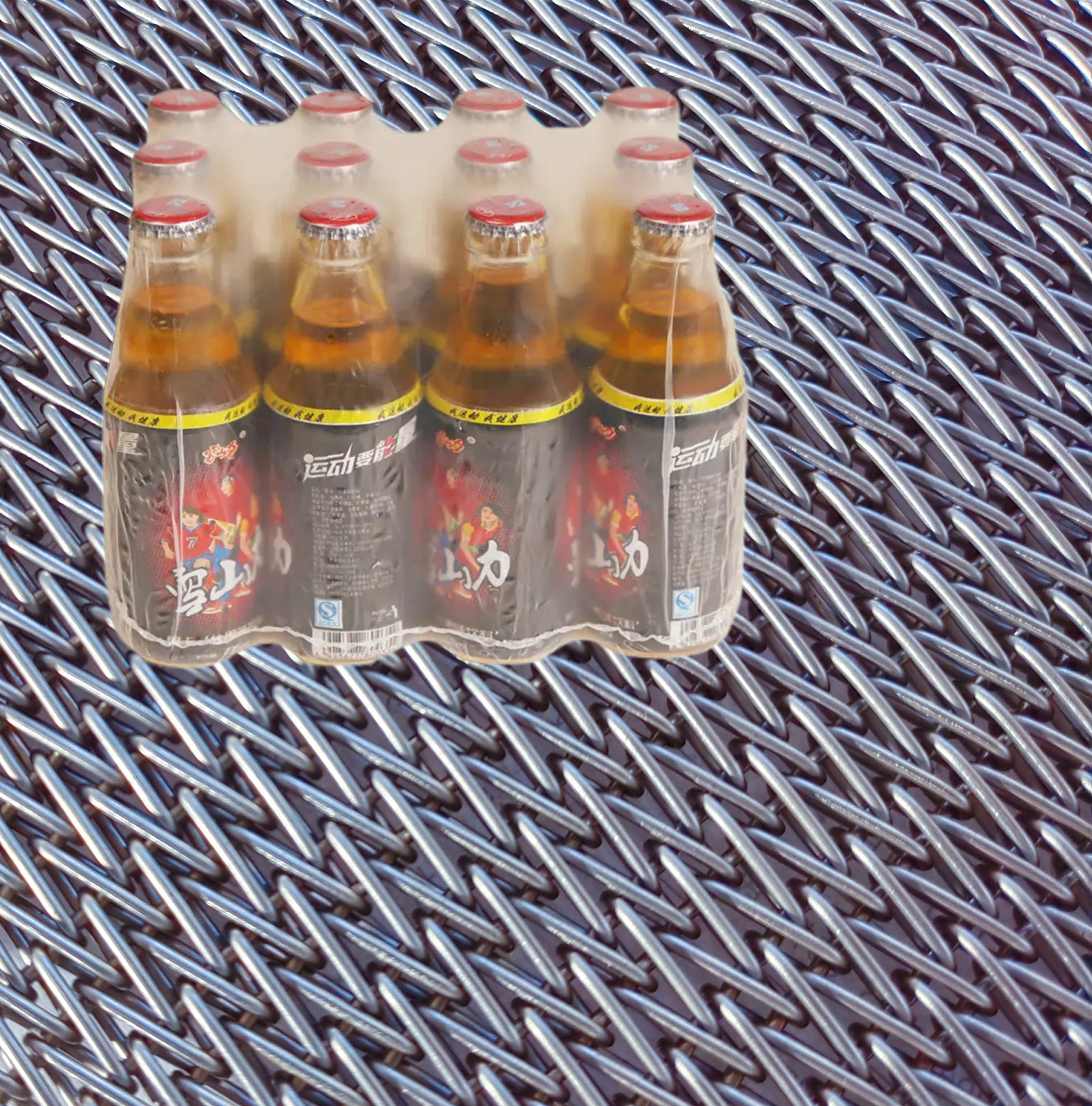 飲料輸送--選擇哪款不銹鋼網(wǎng)帶？